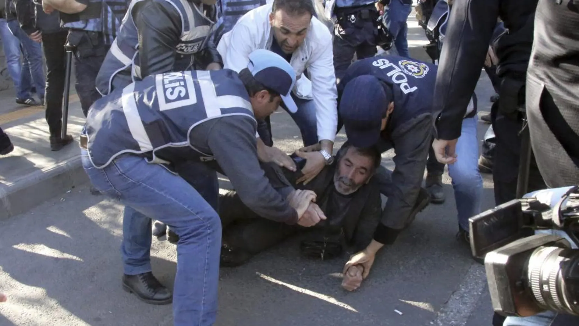 La policía detiene a un hombre en Diyarbakir
