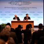 El ministro de Financias alemán, Wolfgang Schäubley el ministro de Economía de China, Lou Jiwei, durante la reunión