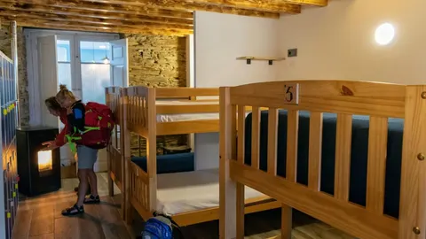 Una de las habitaciones del Albergue Savior / Foto: Sergio Ruiz Bressel