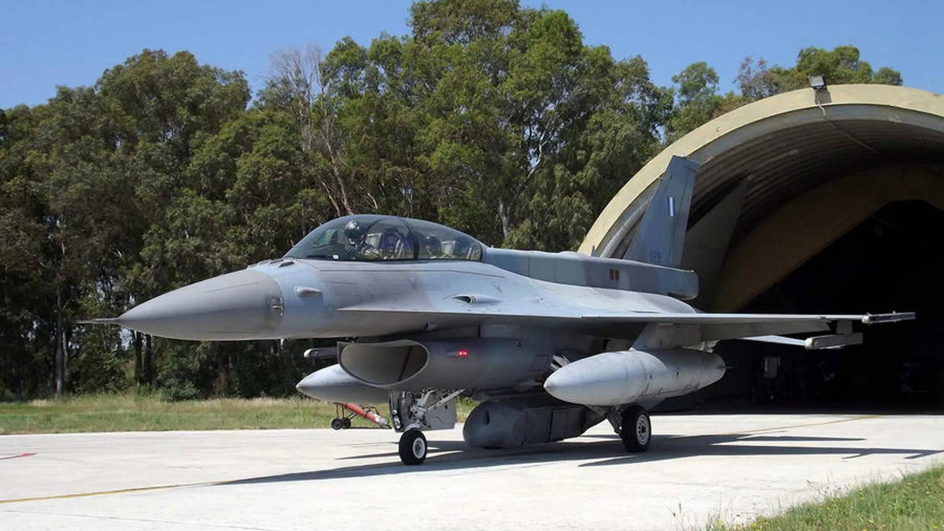 Un avión caza F-16 de la Fuerza Aérea de Grecia