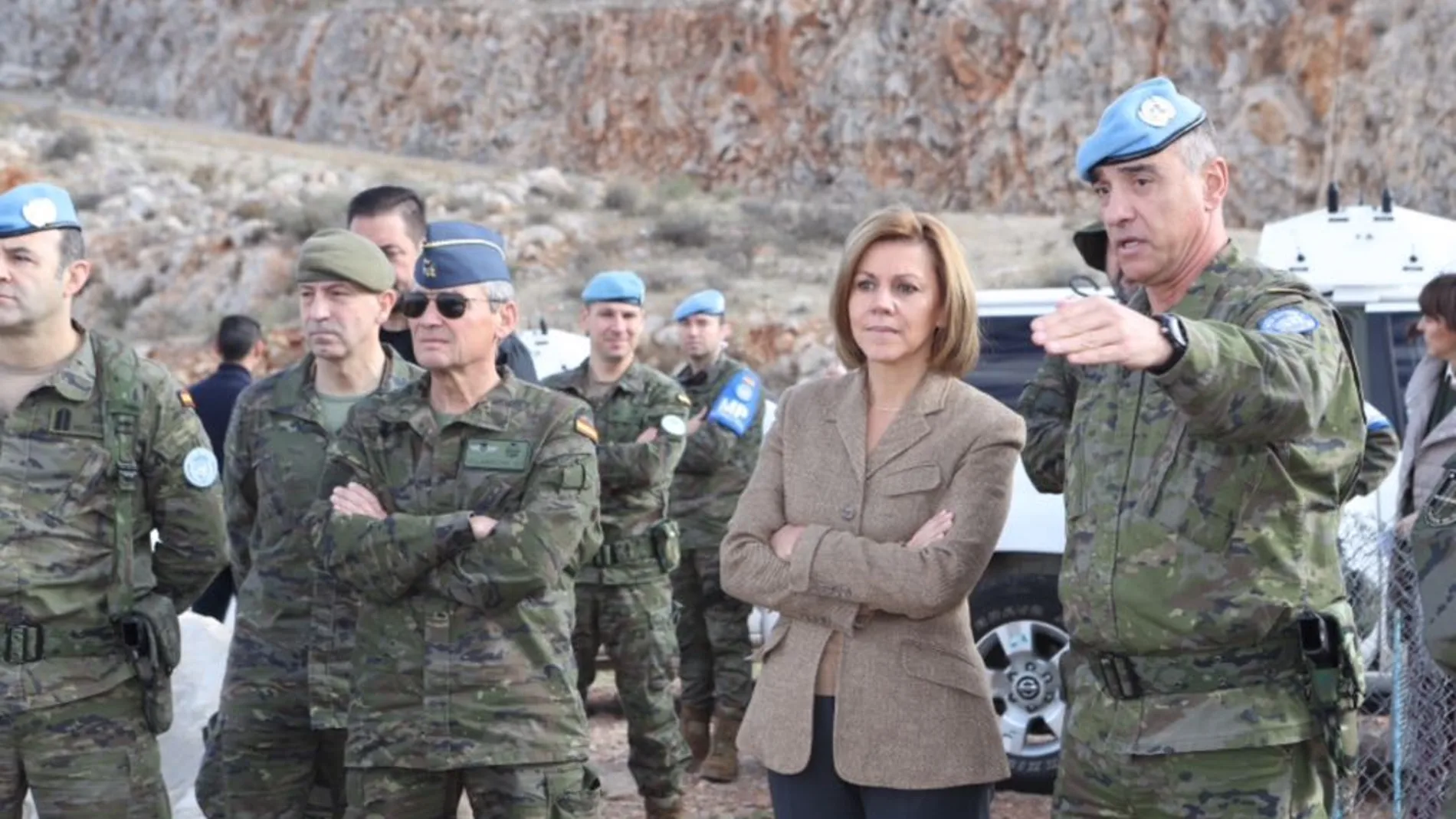 La ministra de Defensa, María Dolores de Cospedal, en su segundo día de visita a las tropas desplegadas en la misión de la ONU en Líbano