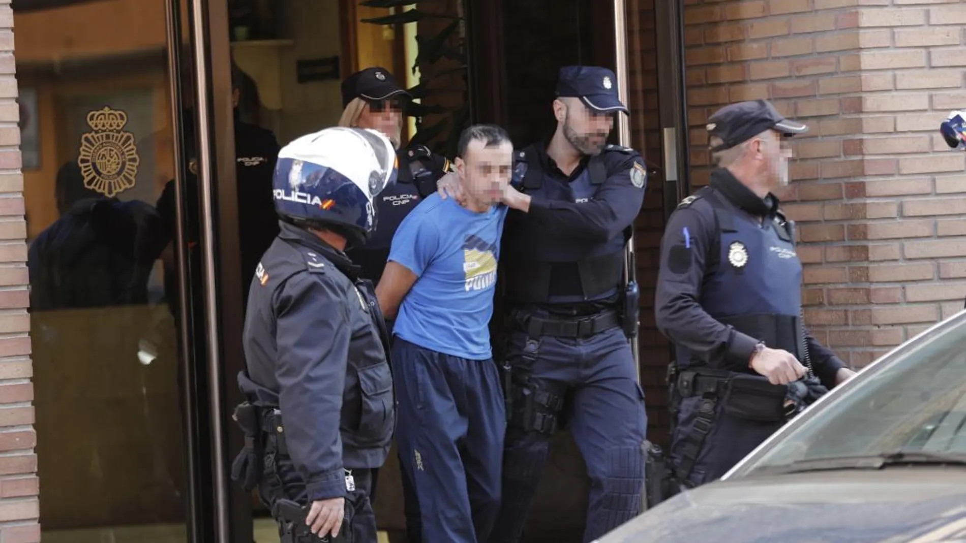 El hombre de 28 años y nacionalidad rumana detenido por la Policía Nacional en Alzira