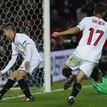  2-1. Dos zarpazos mantienen al Sevilla arriba