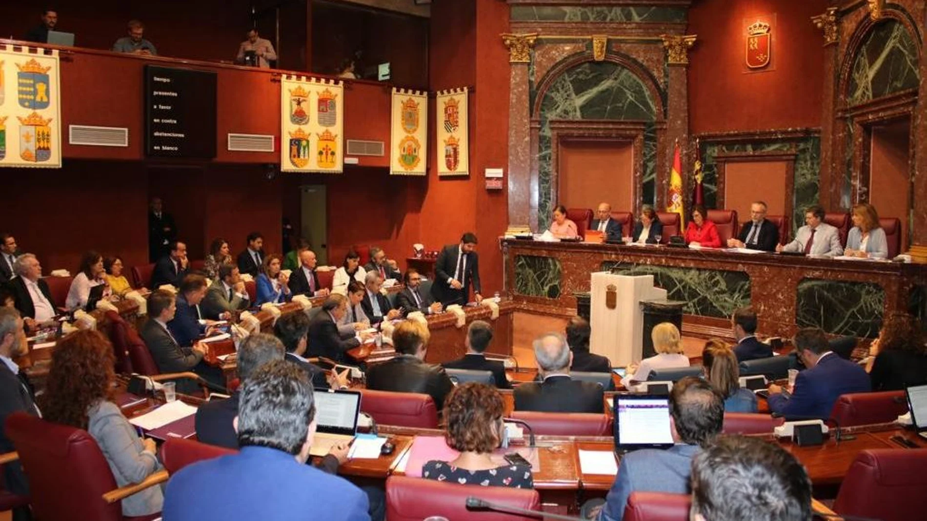 El presidente de la Comunidad, Fernando López Miras, ayer durante su intervención en la sesión de control en la Asamblea Regional