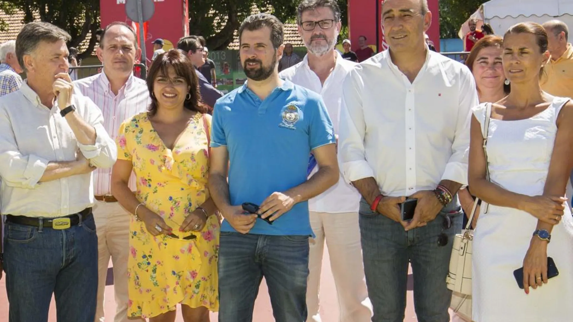 El líder socialista, Luis Tudanca, el secretario del PP, Francisco Vázquez, y José Luis Vázquez, entre otros, visitan el Open de El Espinar