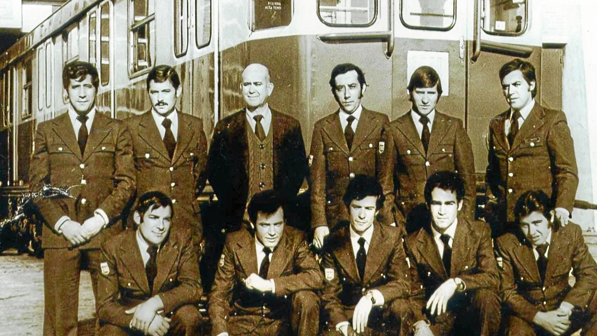 Sobre estas líneas, una imagen de los maquinistas en los años 60.