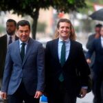 El presidente del PP, Pablo Casado, junto al andaluz, Juanma Moreno, a su llegada al acto «En Andalucía empieza Europa», organizado por el PP Europeo y el PP andaluz, en Córdoba / Efe