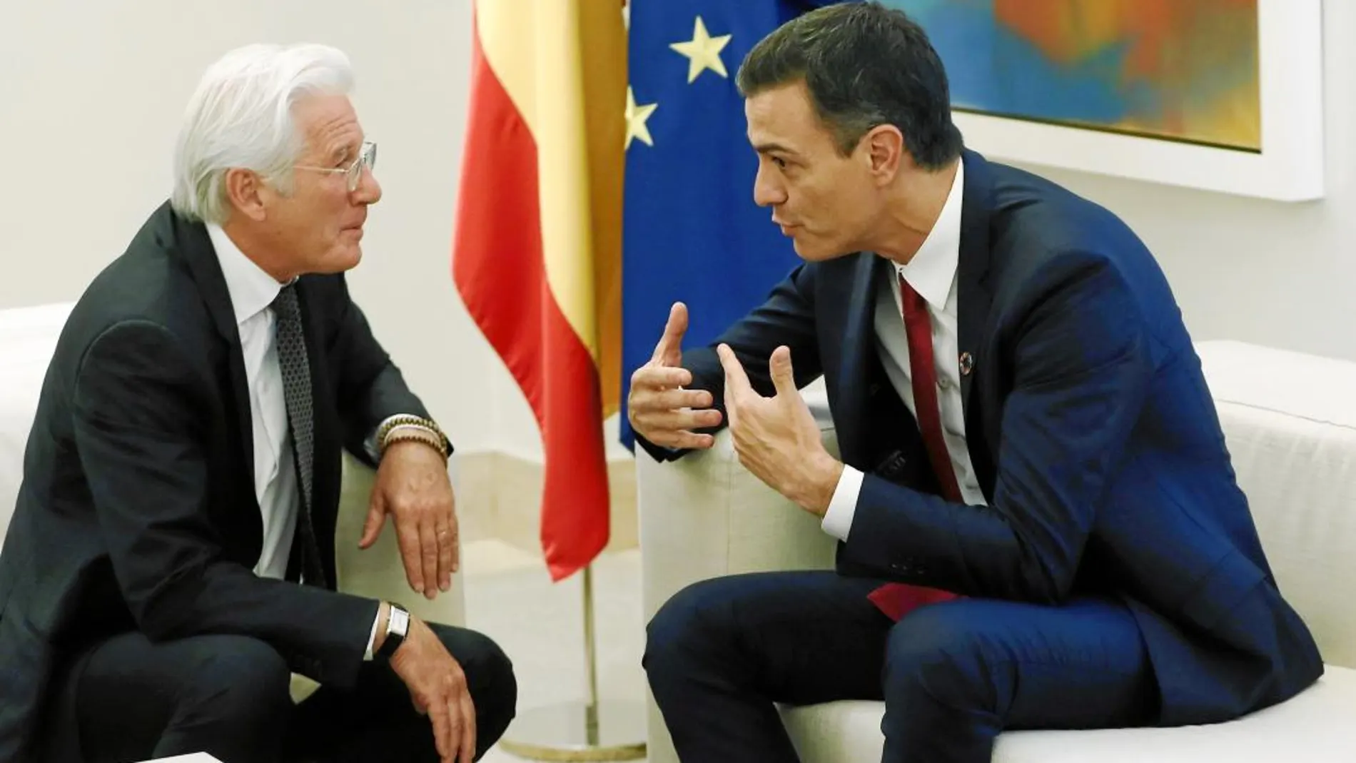 El presidente del Gobierno, Pedro Sánchez, recibió ayer en Moncloa al actor Richard Gere para hablar de la exclusión social de los sin hogar