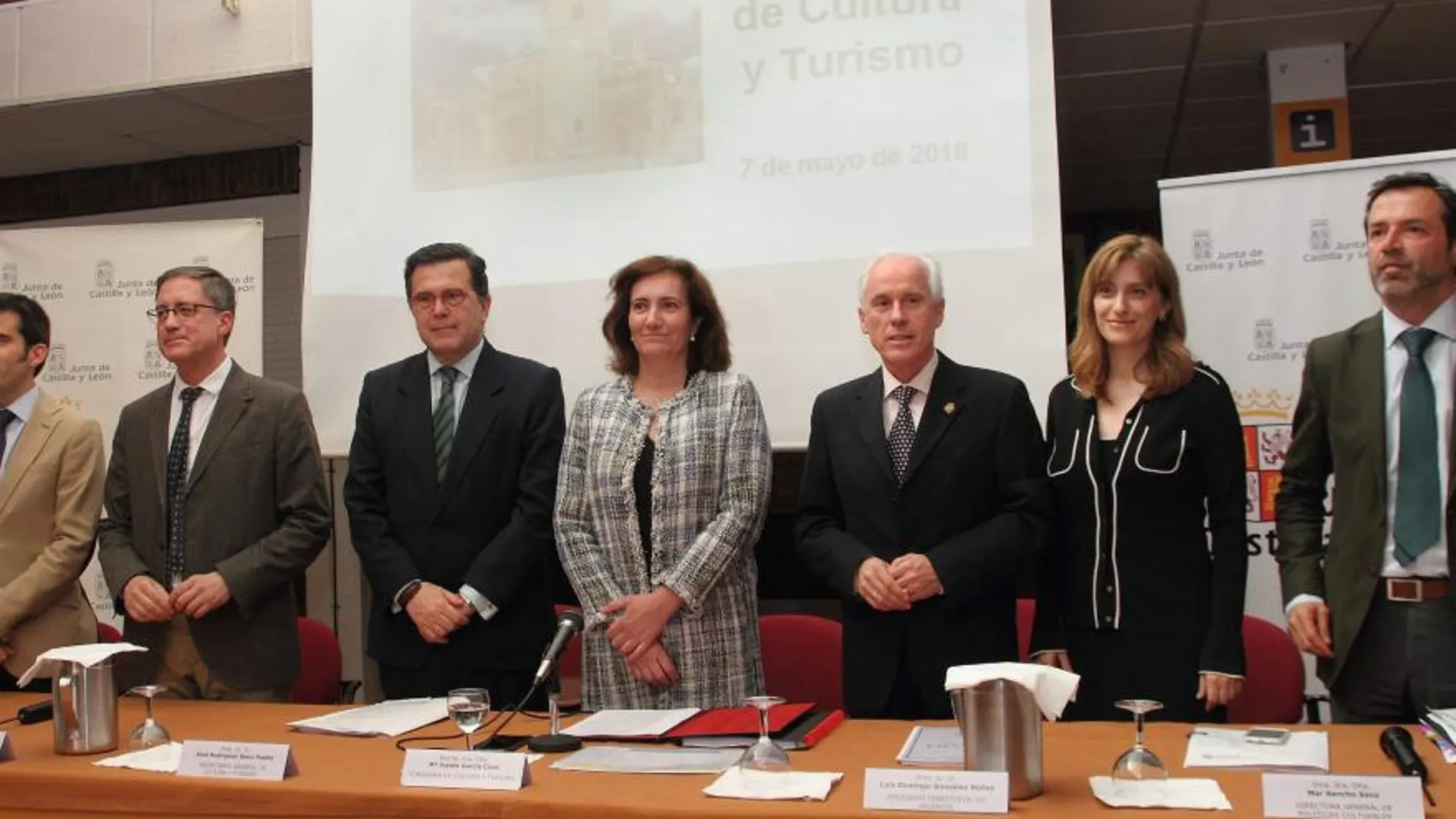 La consejera de Cultura y Turismo, María Josefa García Cirac, y el equipo directivo de su departamento / Brágimo/Ical