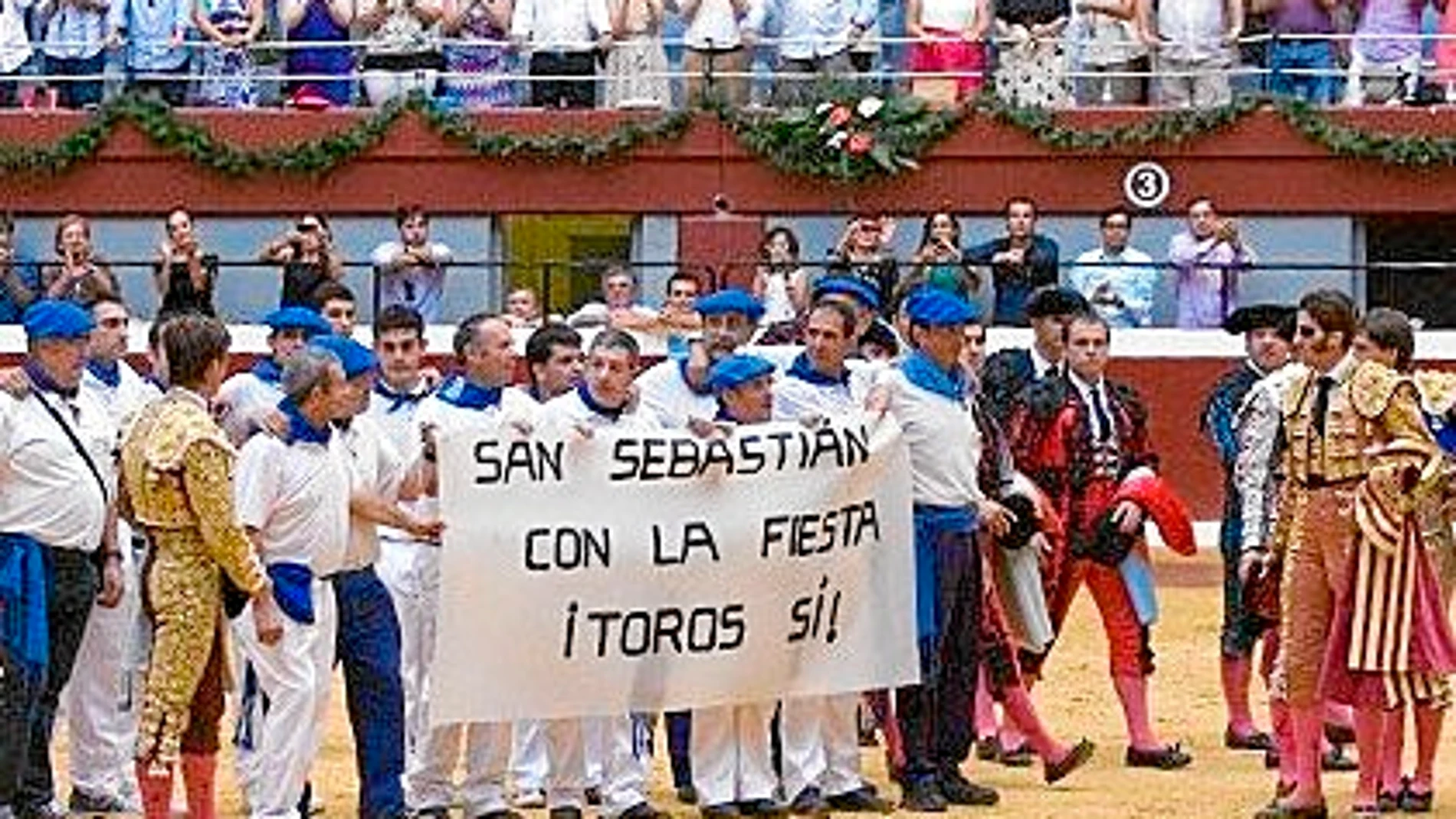 Pancarta en defensa de la tauromaquia en Illumbe, San Sebastián