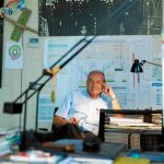 Juan Navarro trabaja, desde hace 54 años, en la empresa de transportes. Es el más antiguo de la plantilla/JAVIER FDEZ.-LARGO