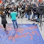 Las protestas universitarias contra los recortes salieron ayer a la calle, como la de la imagen, de la Complutense