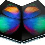 Las pantallas flexibles ya no tienen esa rigidez que las hacía tan vulnerables a las roturas. Los móviles podrían quedarse solo con la cámara principal, con lo que ganarían en calidad.
