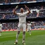 Benzema celebrando uno de sus goles contra el Athletic
