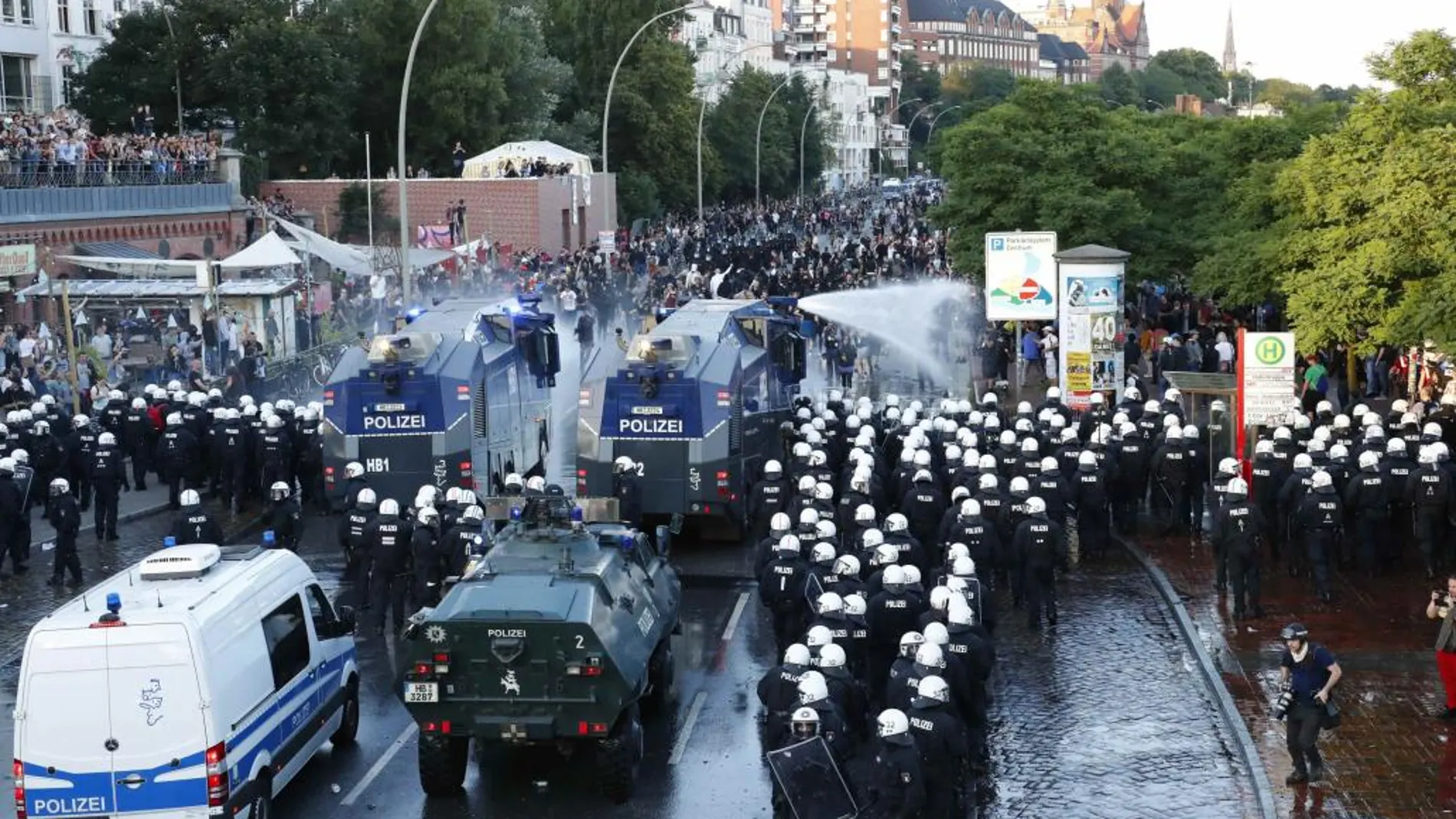 Fuertes enfrentamientos entre la policía y los manifestantes antes de la cumbre del G20