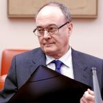 Luis Linde pone su foco sobre el aumento de los créditos al consumo / Luis Díaz