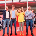 Óscar Puente, Pedro Sánchez, Teresa López y Luis Tudanca saludan a los simpatizantes que se acercaron a escucharles