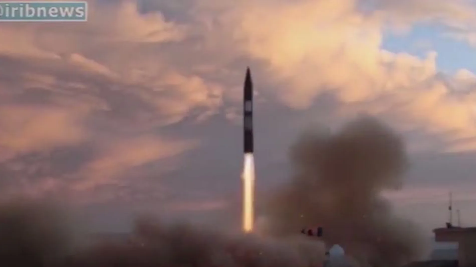 El lanzamiento del misil fue emitido en directo por la televisión IRIB