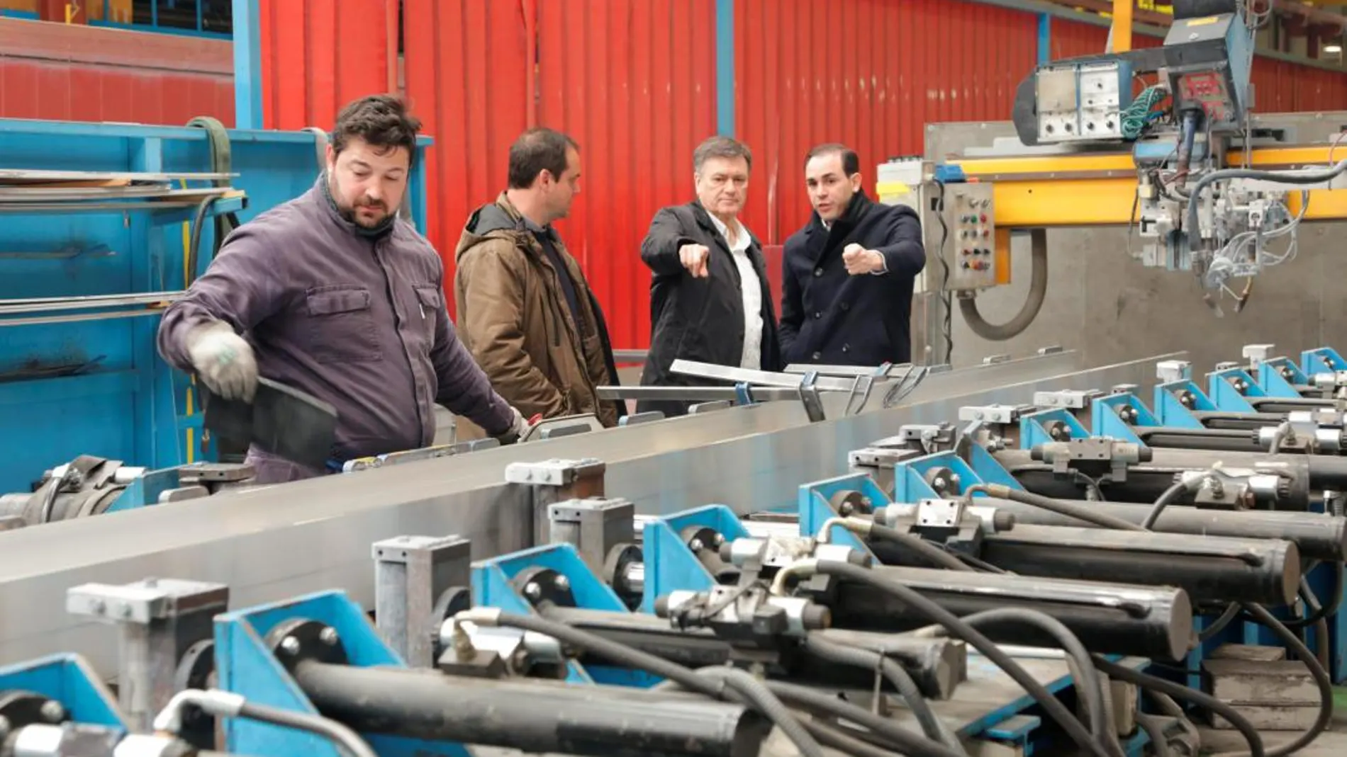 El presidente de la Diputación de Segovia, Francisco Vázquez, visita la empresa