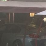 El BMW gris que se estrelló anoche en una pizzería de Sept Sors