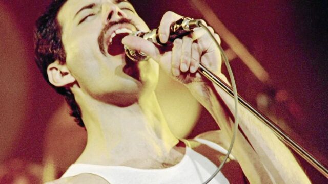 El vocalista de Queen, Freddie Mercury, falleció en 1991, pero su biografía cinematográfica, «Bohemian Rhapsody», le ha devuelto a la cima