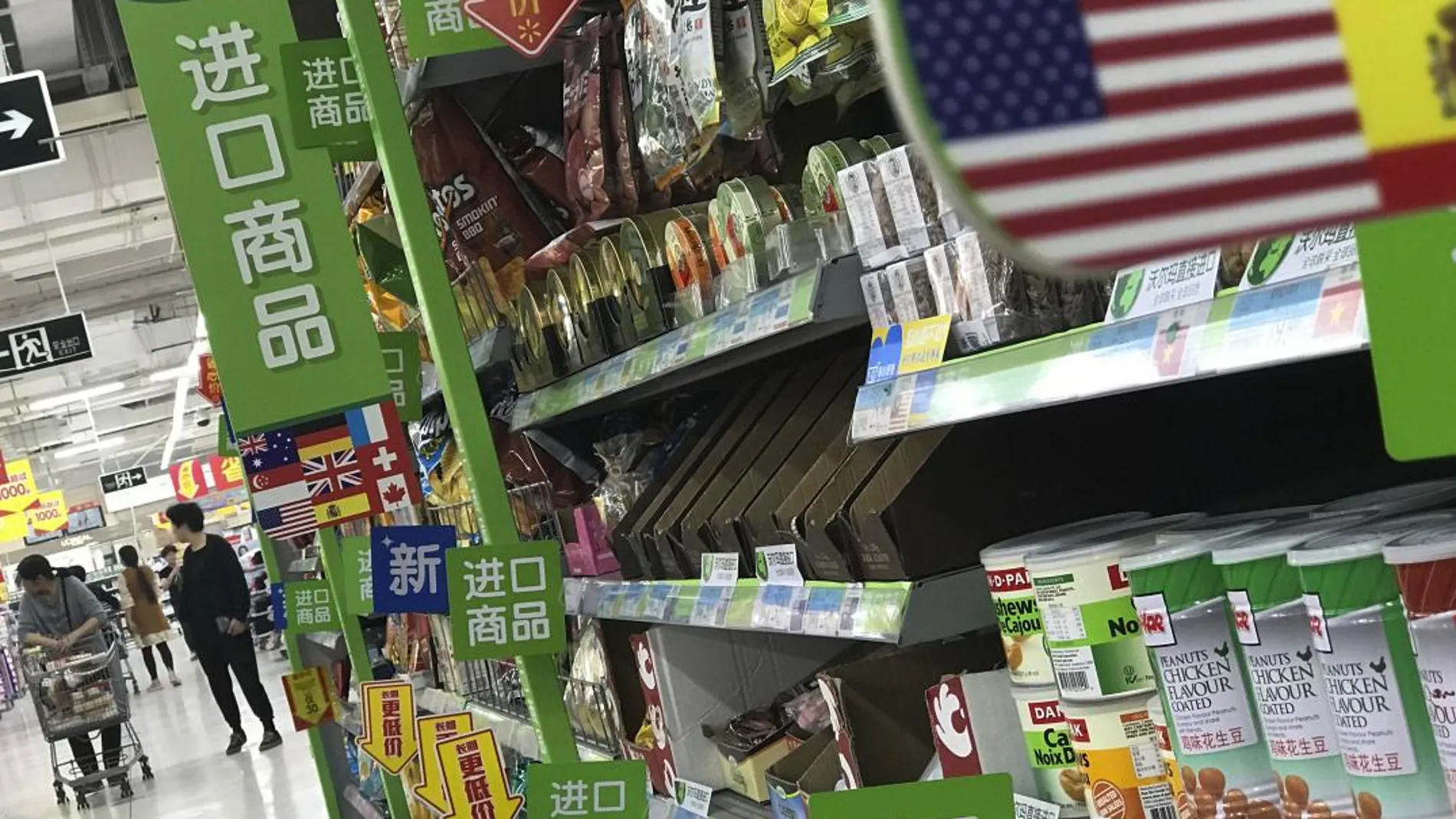 China impone un arancel del 15 % para un conjunto de 120 productos (entre ellos la fruta) y del 25 % para productos porcinos