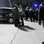 Agentes de la Policía en la puerta del Madrid Arena el día de la fiesta de Halloween