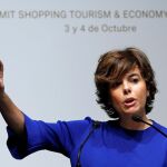 GLa vicepresidenta del Gobierno, Soraya Sáenz de Santamaría, durante su intervención en la inauguración de la III edición de la Cumpre de Turismo de Compras, Summit 2017, que se celebra hoy en CaixaForum, en Madrid