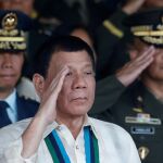 El presidente de Filipinas, Rodrigo Duterte, en un acto con militares.