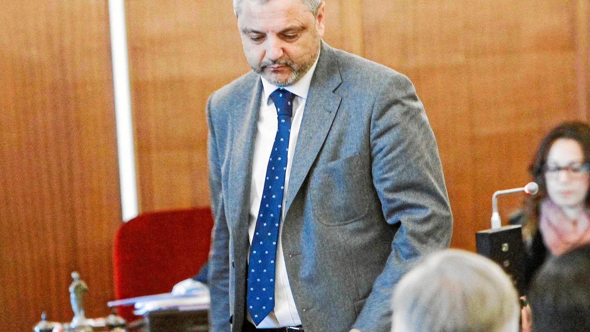 El ex director de Mercasevilla, Fernando Mellet, ha sido juzgado durante un mes por prevaricación y malversación junto a otros 13 acusados en la Audiencia de Sevilla