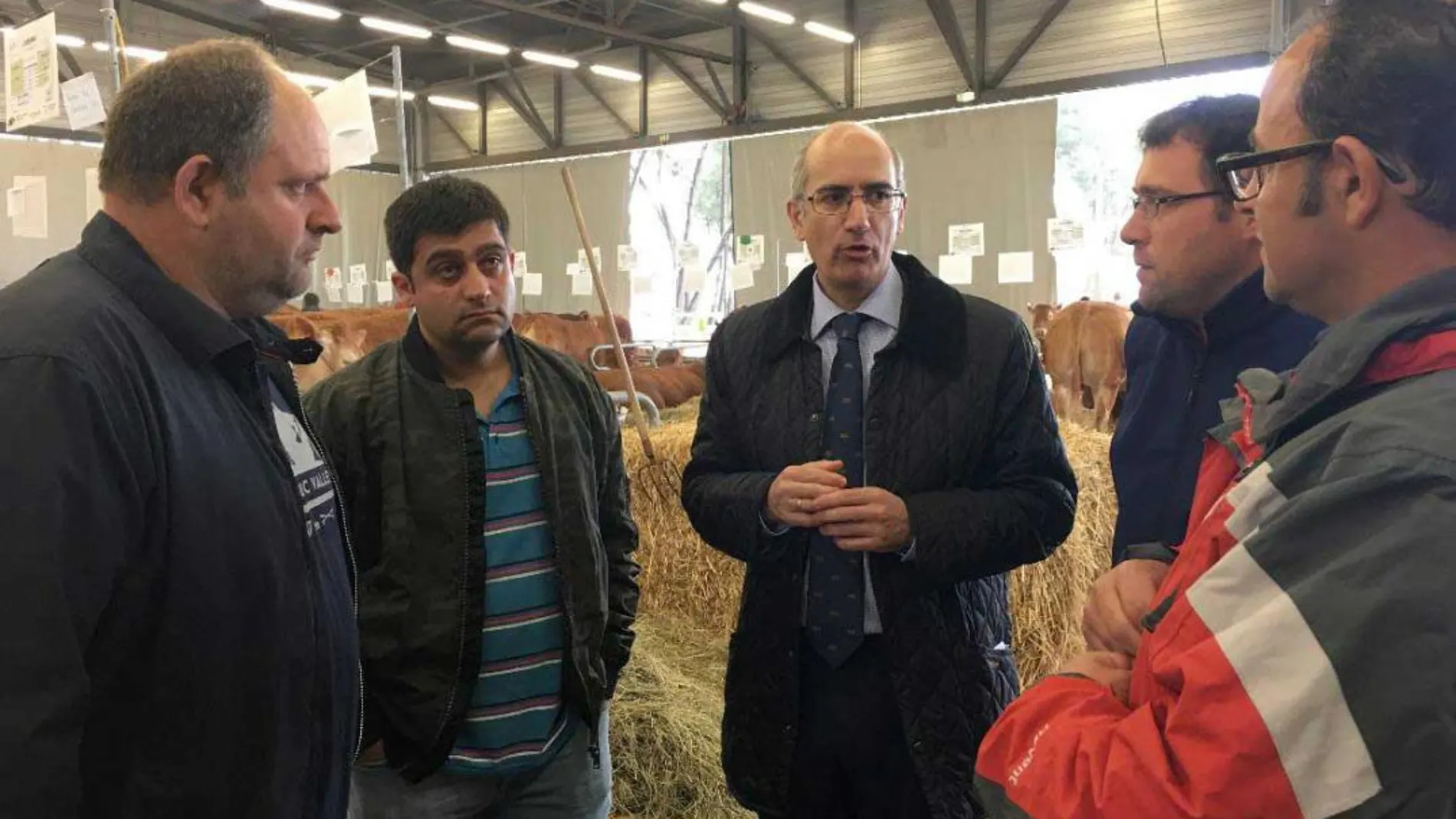 El presidente de la Diputación, Javier Iglesias, acompaña a los ganaderos salmantinos en el Salón de Nueva Aquitania / Diputación de Salamanca