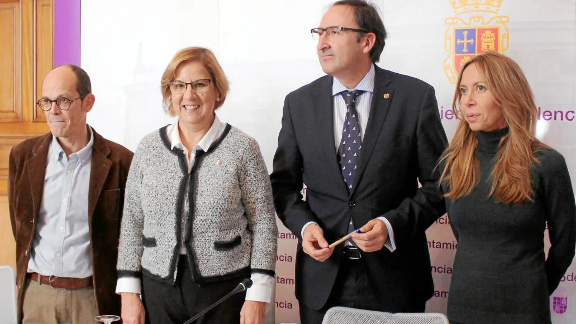 Alfonso Polanco junto a Jesús Valero, Mercedes Sánchez y Carmen Fernández en la presentación de las Jornadas.