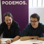 El secretario general de Podemos, Pablo Iglesias, y su número dos, Íñigo Errejón, mantienen una dura pugna por el poder en la formación morada