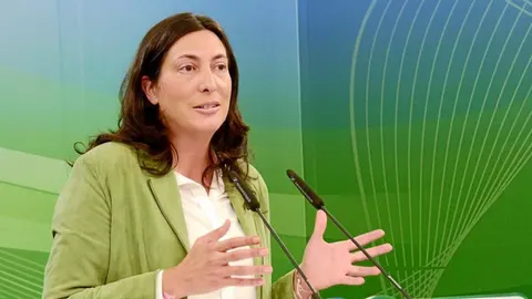 La secretaria general del PP-A, Loles López, afirmó ayer que su formación está a favor de la jornada de 35 horas para los empleados públicos «pero sin saltarse la ley».