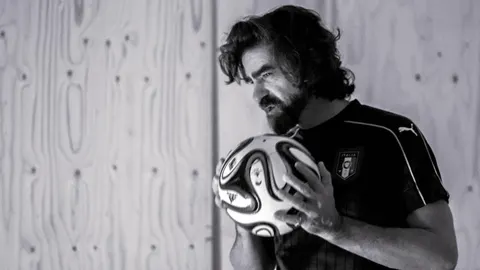 Àlex Rigola deposita toda su confianza para interpretar a Pasolini en un actor que lleva tiempo ligado a sus montajes, Gonzalo Cunill