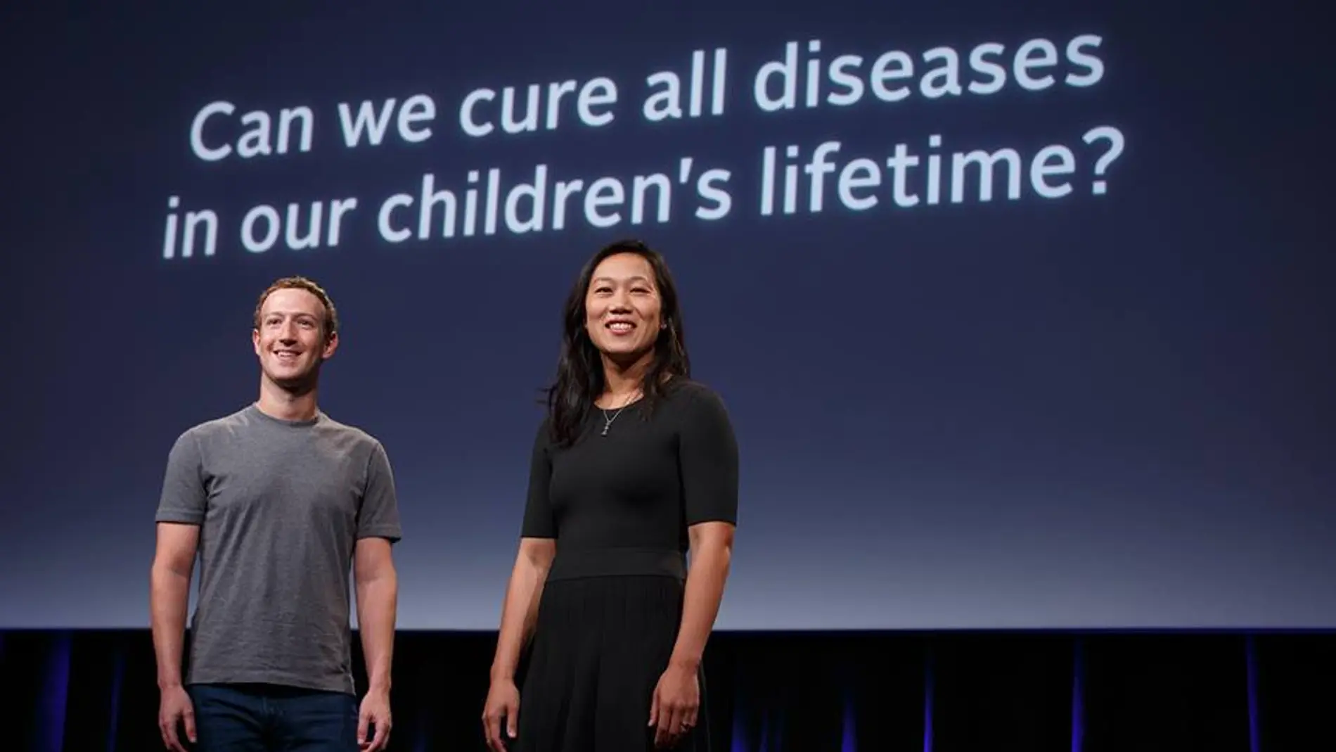 El fundador de Facebook, Mark Zuckerberg, y su esposa, Priscila Chan