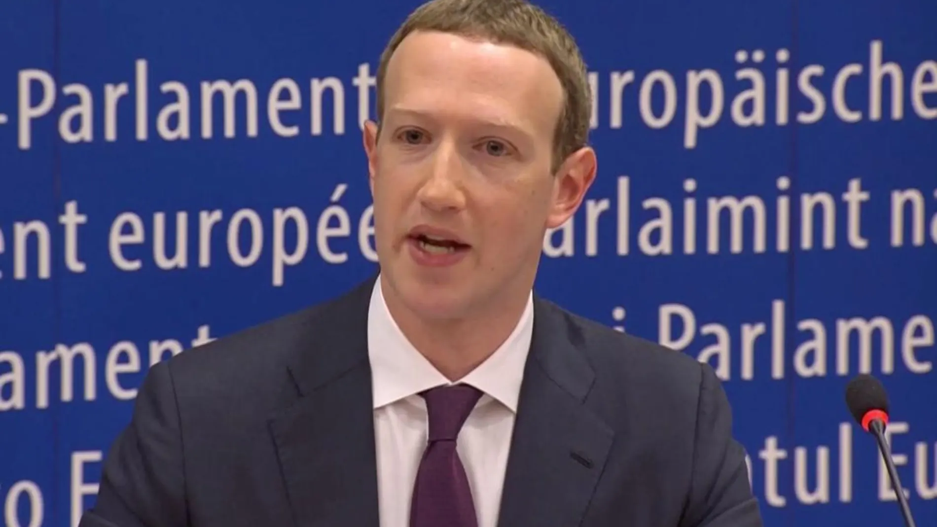 El fundador de Facebook, Mark Zuckerberg, en el Parlamento Europeo / Reuters