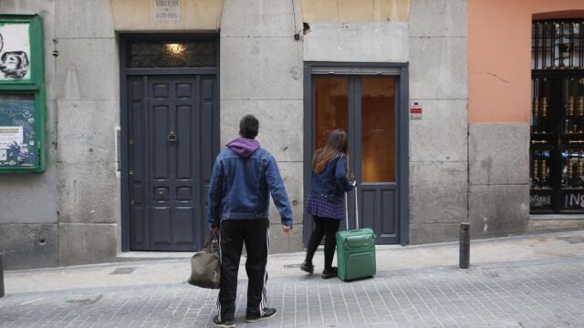 Las viviendas okupas en Puente de Vallecas se utilizan como narcopisos generando un problema de seguridad en el barrio