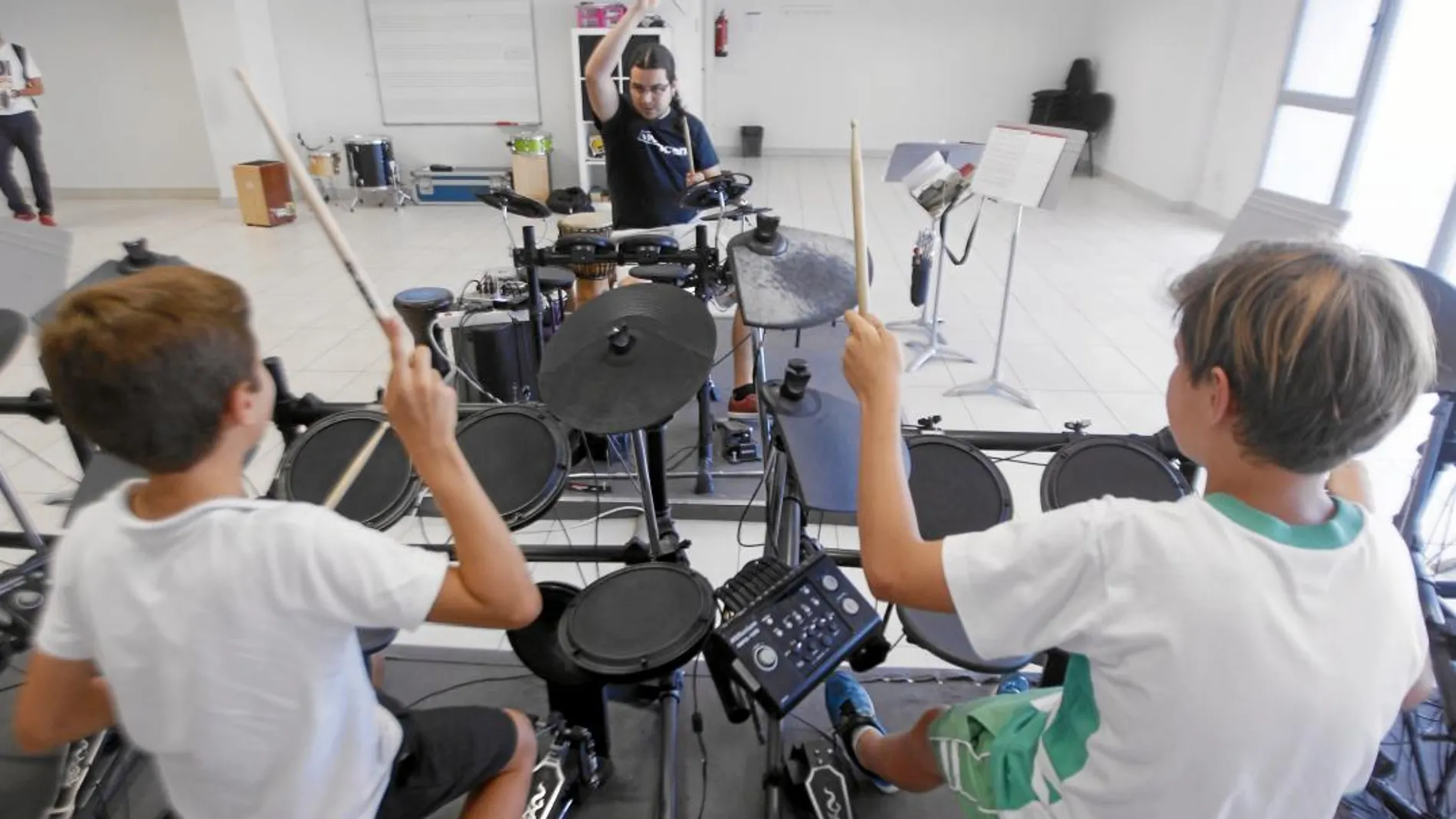 La música, los idiomas o el deporte son algunas de las actividades extra escolares más frecuentes