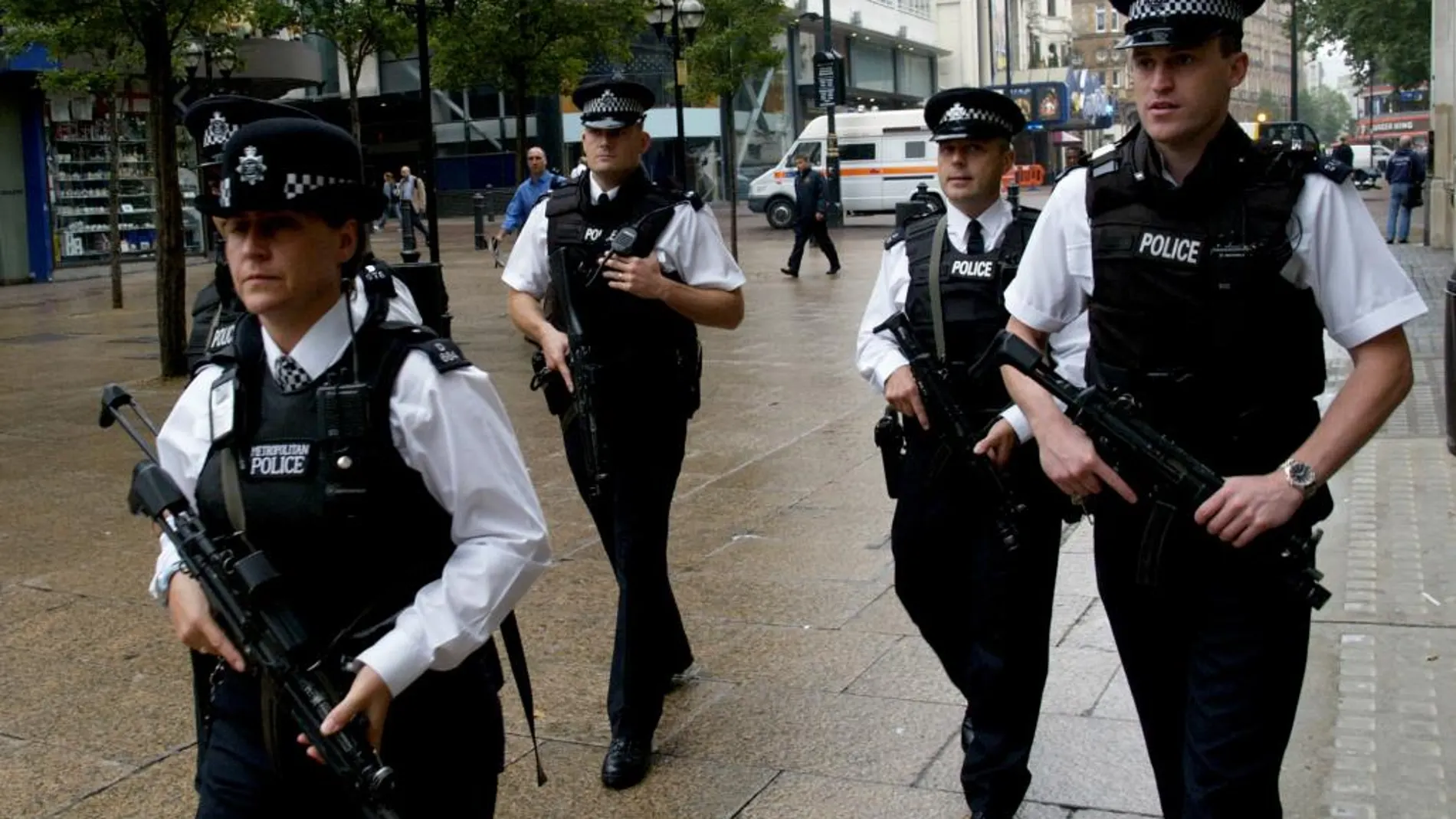 Policía británica patrulla en Londres