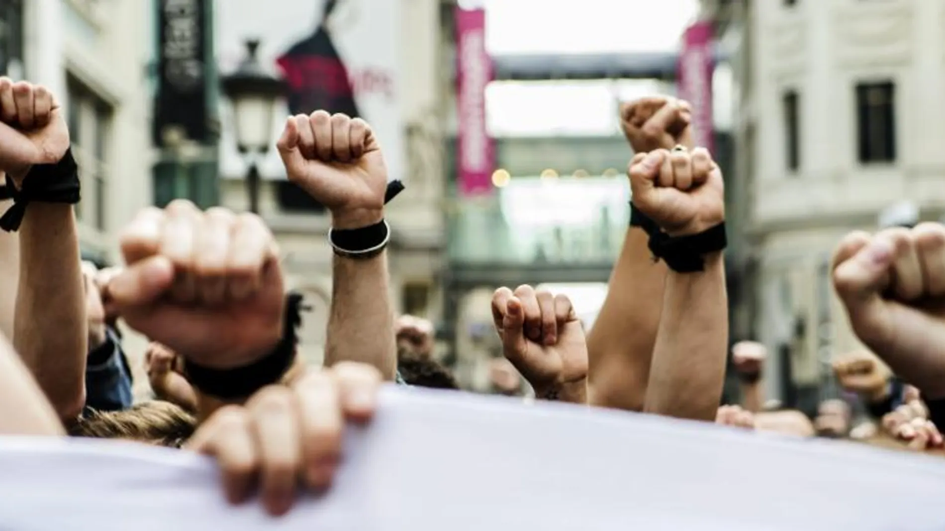 Manifestantes protestan contra la muerte de Clément Méric