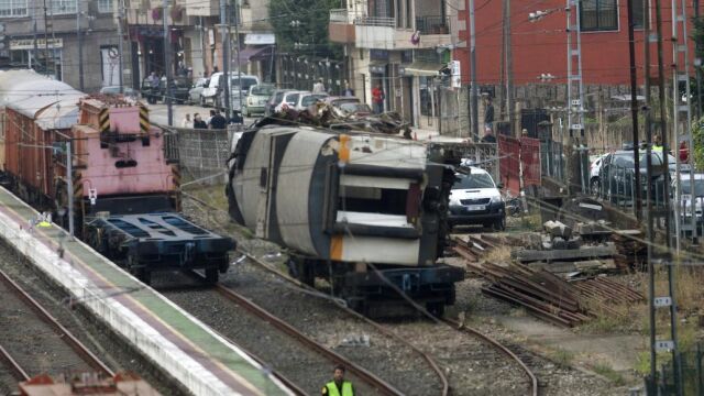 La locomotora siniestrada ha sido retirada hoy de la vía