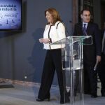 Los máximos representantes de los sindicatos UGT y CC OO y de la patronal andaluza, detrás de la presidenta de la Junta Susana Díaz (Foto: Manuel Olmedo)