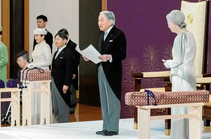 Akihito cede el trono de Japón