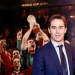 Lopetegui varió ayer el escenario de su rueda de prensa. Cambió Las Rozas por la tienda Telefónica de Gran Vía, que acogerá parte del museo de la Selección estos días