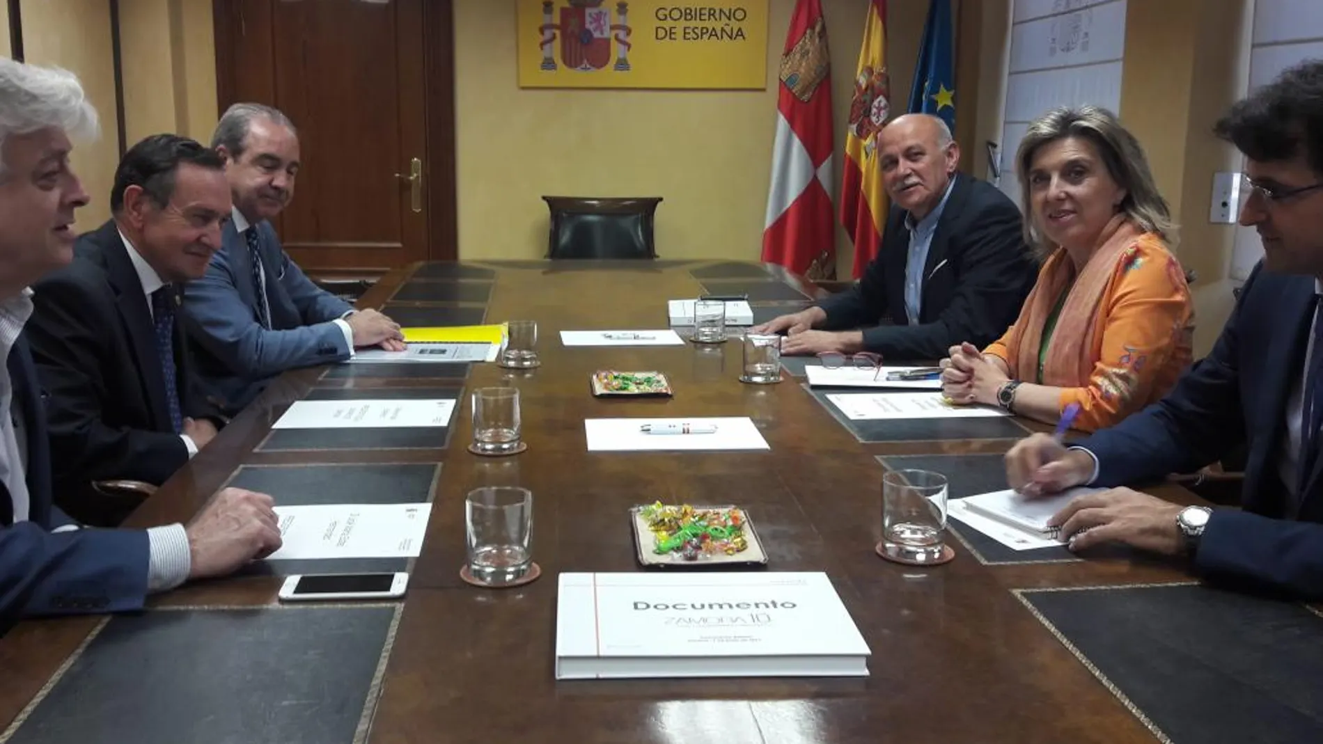 La delegada María José Salgueiro se reúne con los promotores de «Zamora 10»