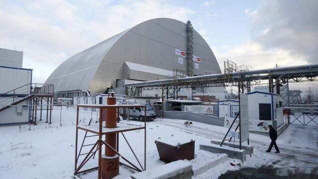 Vista general del sarcófago protector colocado sobre el cuarto reactor de la central nuclear de Chernóbil, en Ucrania, hoy, 29 de noviembre de 2016.
