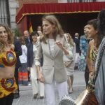 La Princesa Letizia se ha acercado a hablar con unos músicos