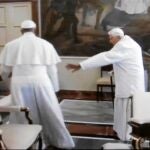 Francisco: «Usted es ejemplo de humildad» / Benedicto XVI: «Gracias por la visita»