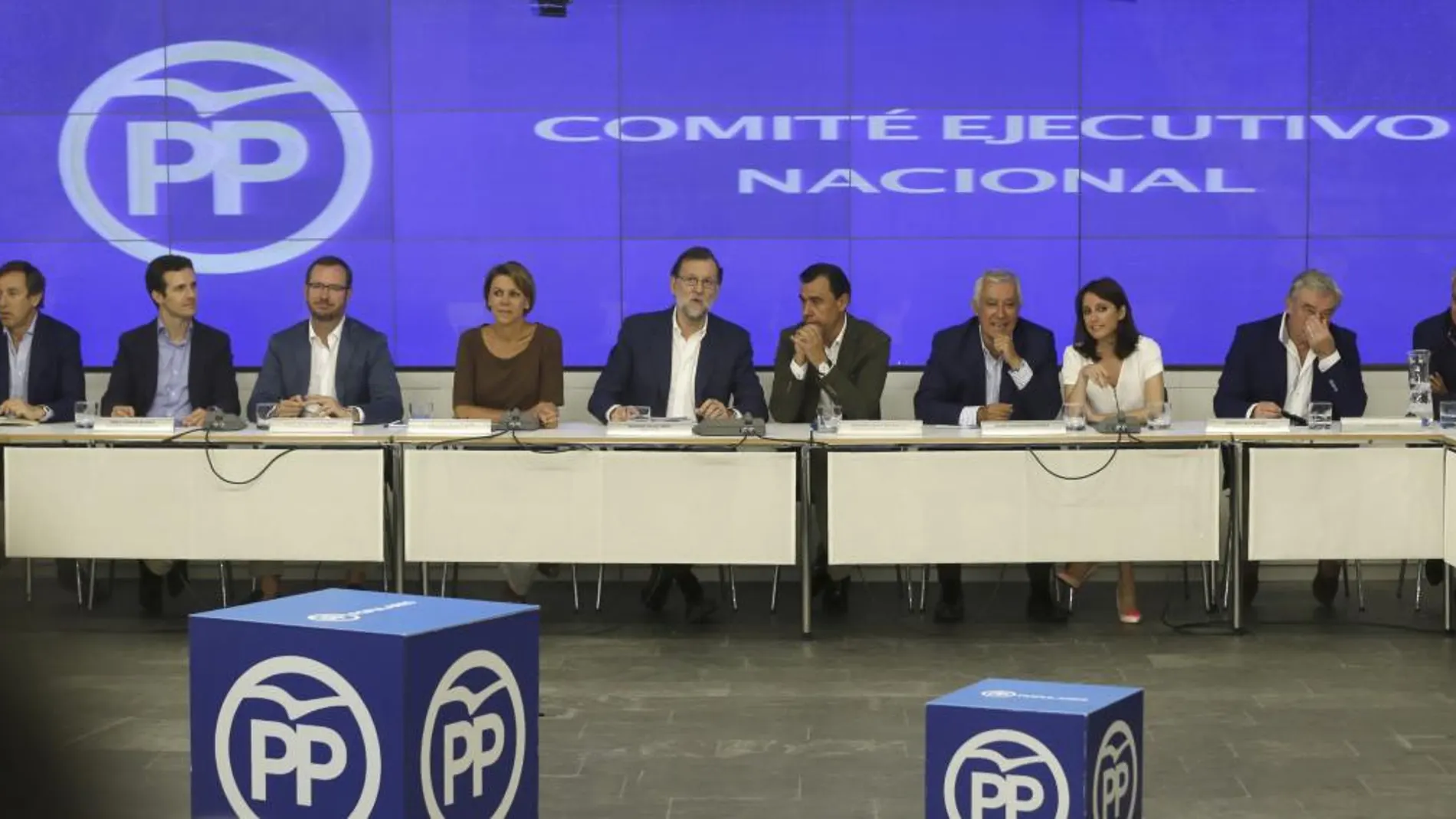 Mariano Rajoy presidió ayer el Comité Ejecutivo del PP, en el que consiguió el apoyo de los miembros de su partido para negociar con Rivera